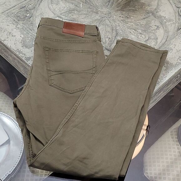 HOLLISTER ARMY GREEN NEW PANTS - Picture 3 of 5